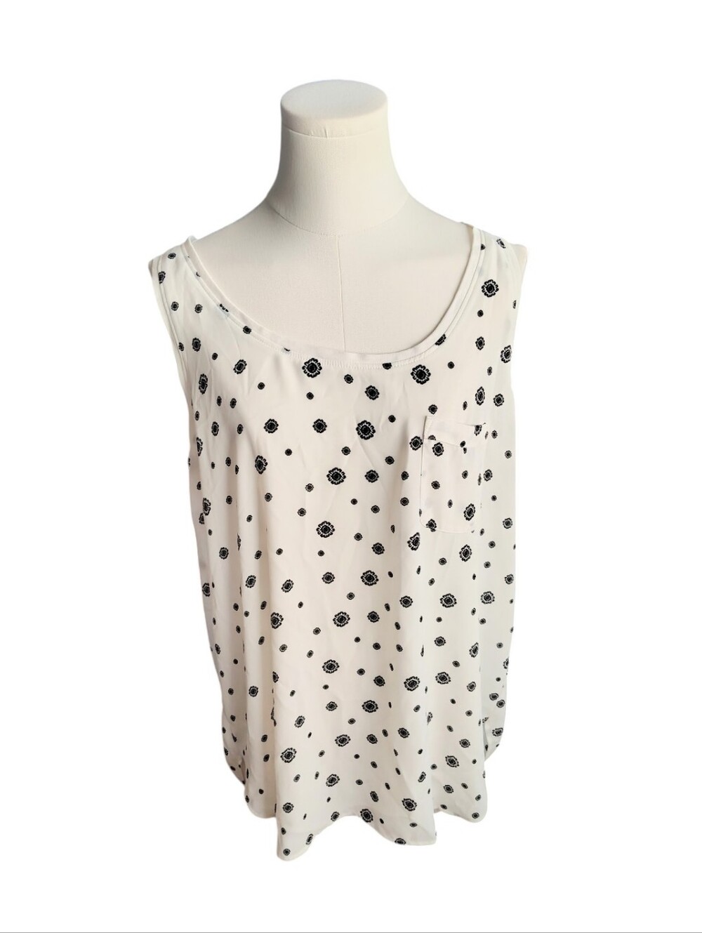 Vintage LOFT White Lightweight Tank Top With Black Abstract Flowers Size Large
